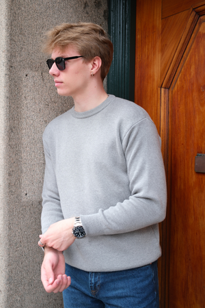 Pletený sveter Crewneck - svetlo šedá