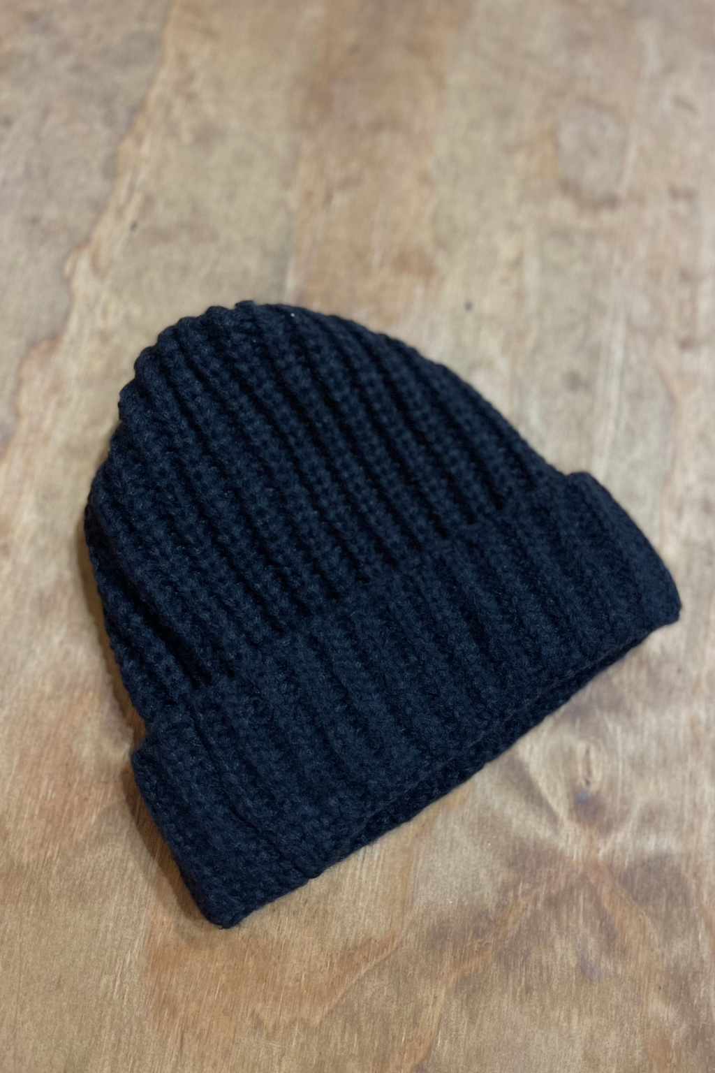 Beanie iomaireach - Dubh