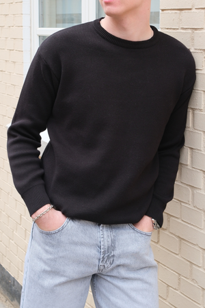 Pletený sveter Crewneck - čierny